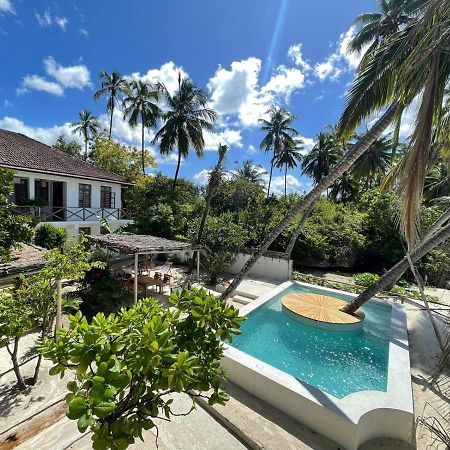 Kima Serviced Beach House & Suites ブウェワウ エクステリア 写真