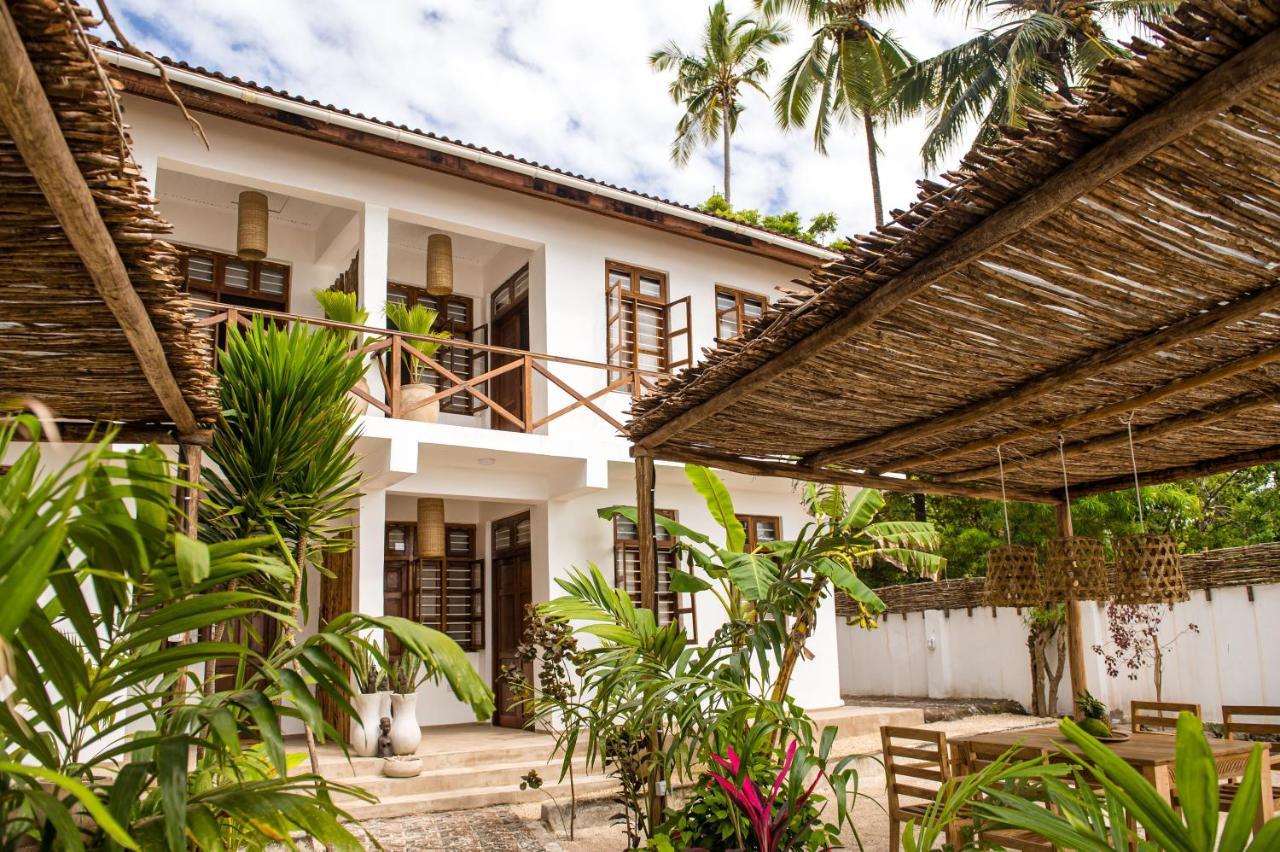 Kima Serviced Beach House & Suites ブウェワウ エクステリア 写真
