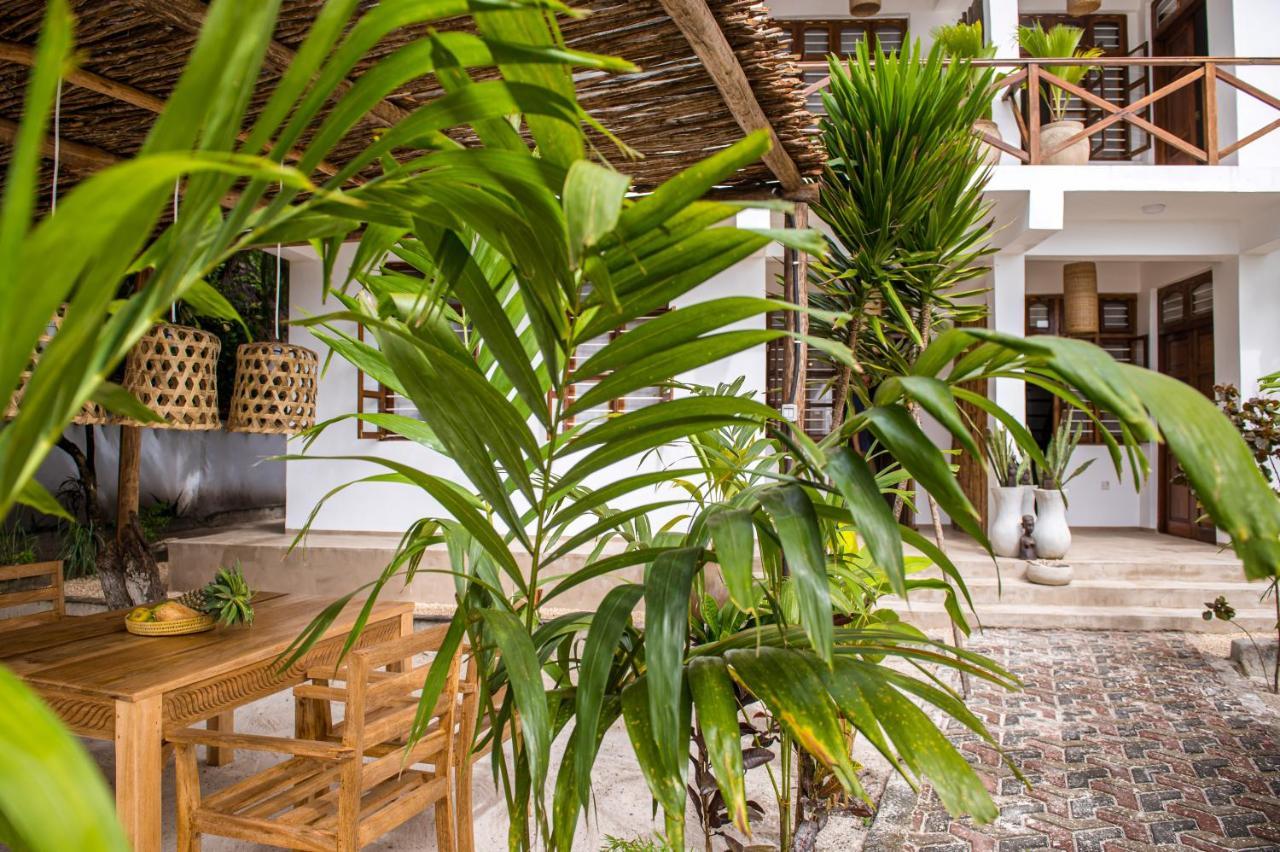 Kima Serviced Beach House & Suites ブウェワウ エクステリア 写真