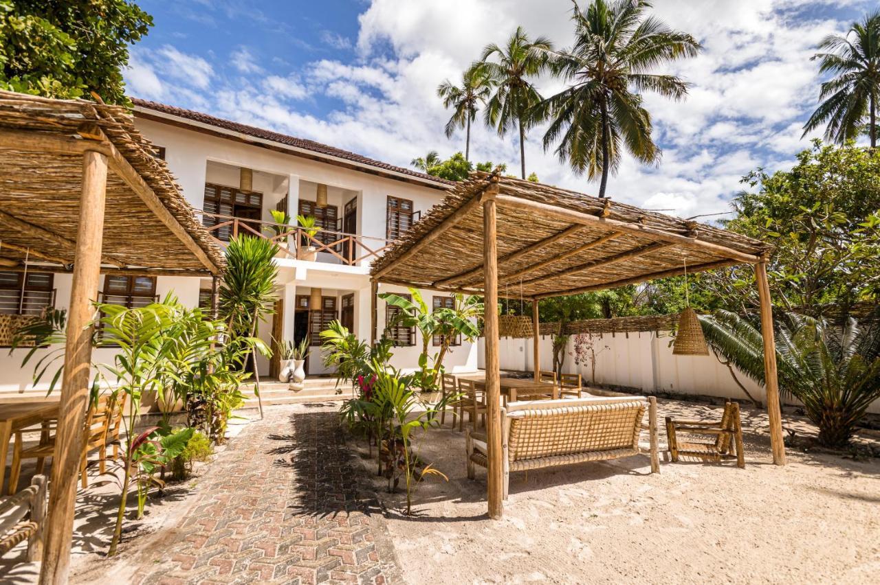 Kima Serviced Beach House & Suites ブウェワウ エクステリア 写真