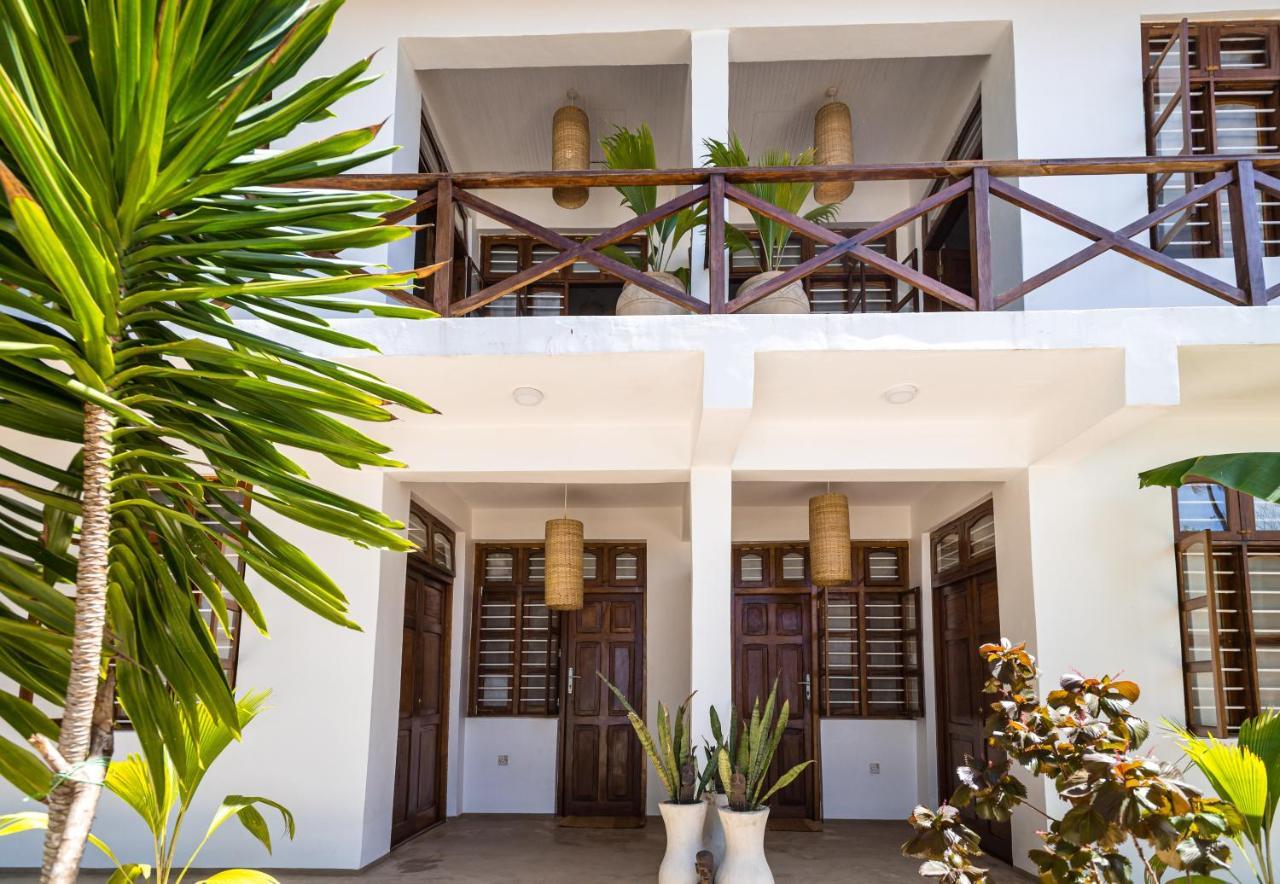 Kima Serviced Beach House & Suites ブウェワウ エクステリア 写真