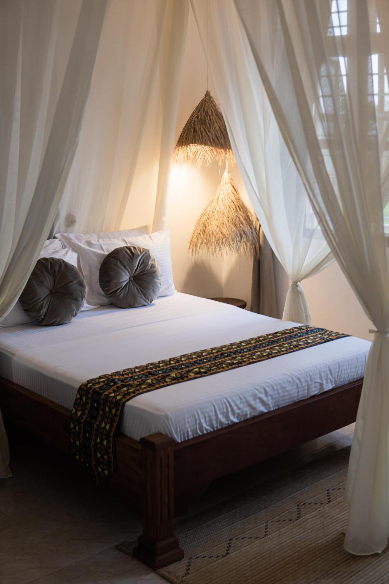 Kima Serviced Beach House & Suites ブウェワウ エクステリア 写真