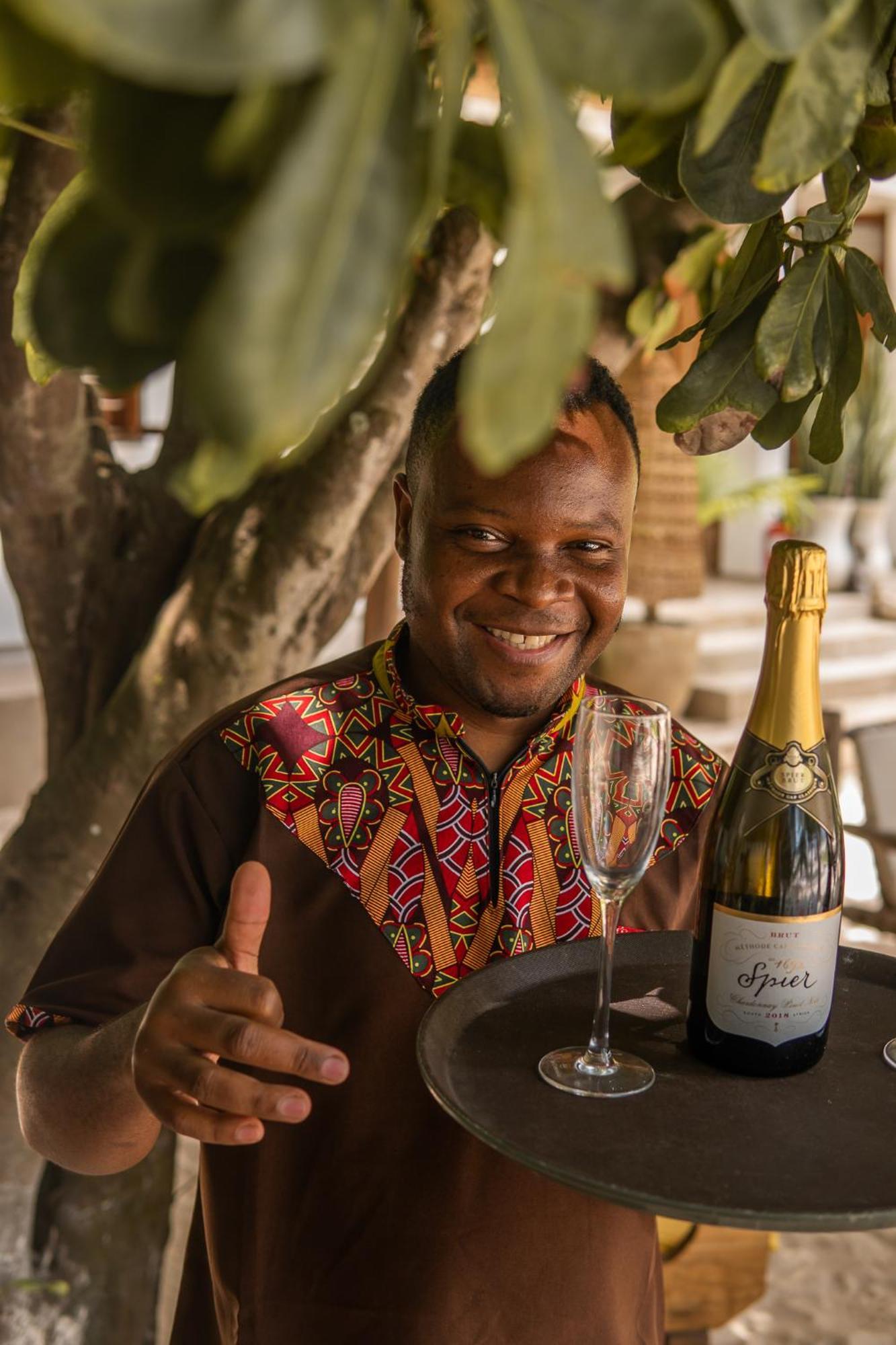 Kima Serviced Beach House & Suites ブウェワウ エクステリア 写真