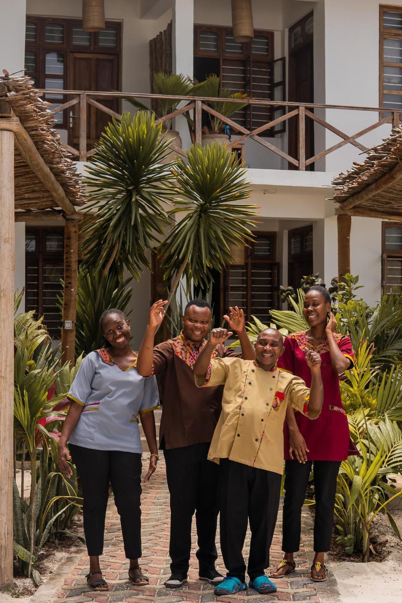 Kima Serviced Beach House & Suites ブウェワウ エクステリア 写真