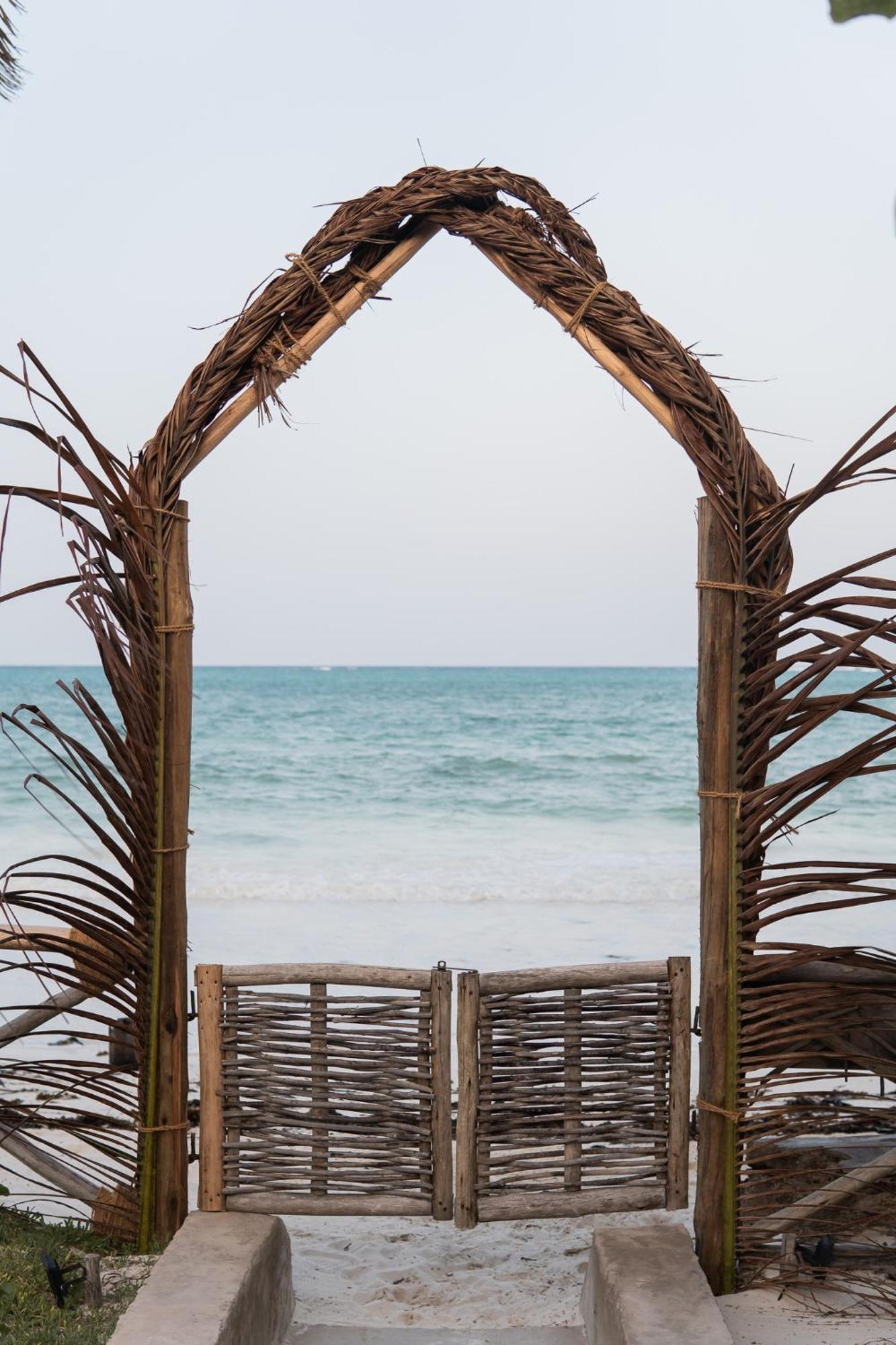 Kima Serviced Beach House & Suites ブウェワウ エクステリア 写真