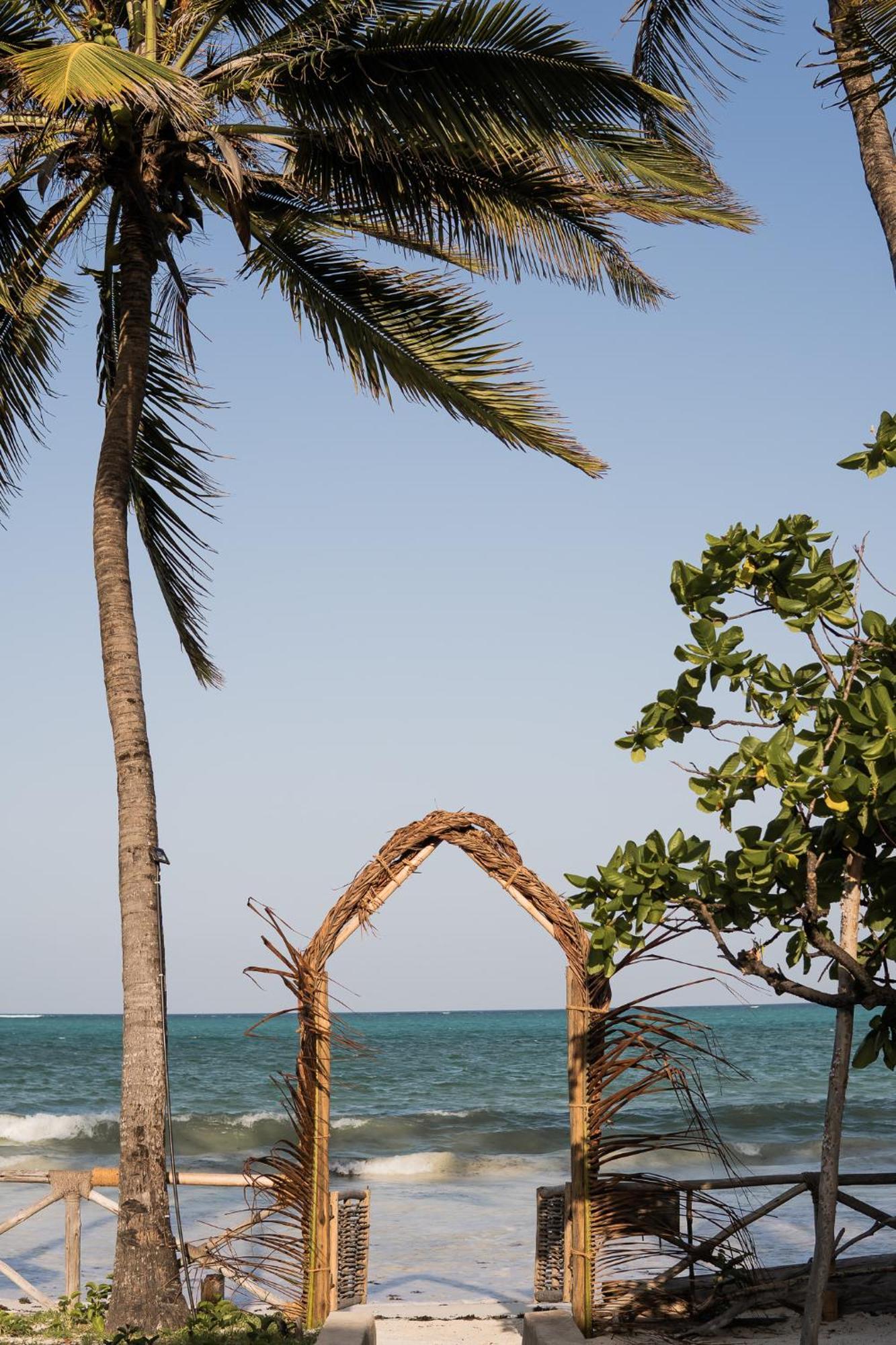 Kima Serviced Beach House & Suites ブウェワウ エクステリア 写真